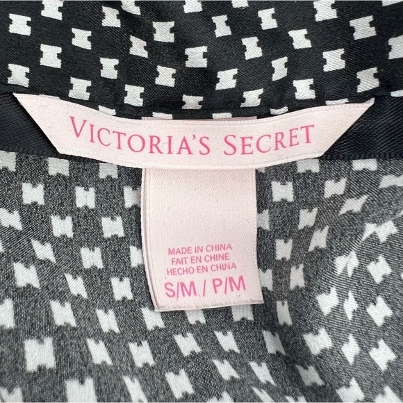 Victoria's Secret Black White Geometric Print Satin Robe Size Small Women’s - Picture 2 of 6